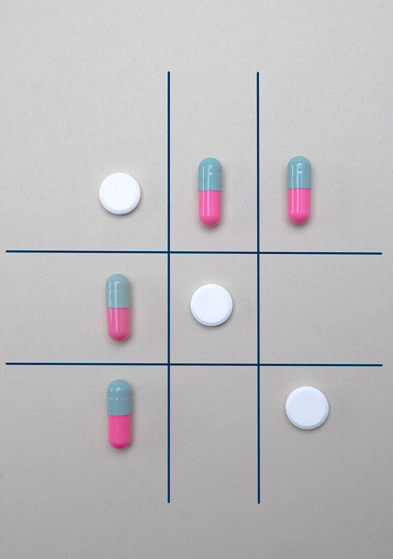Noughts and crosses with tablets and capsules