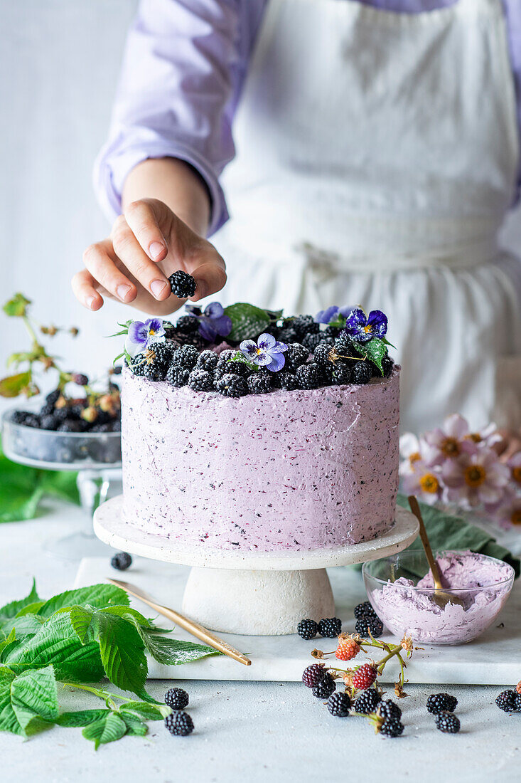 Brombeer-Buttercreme-Torte