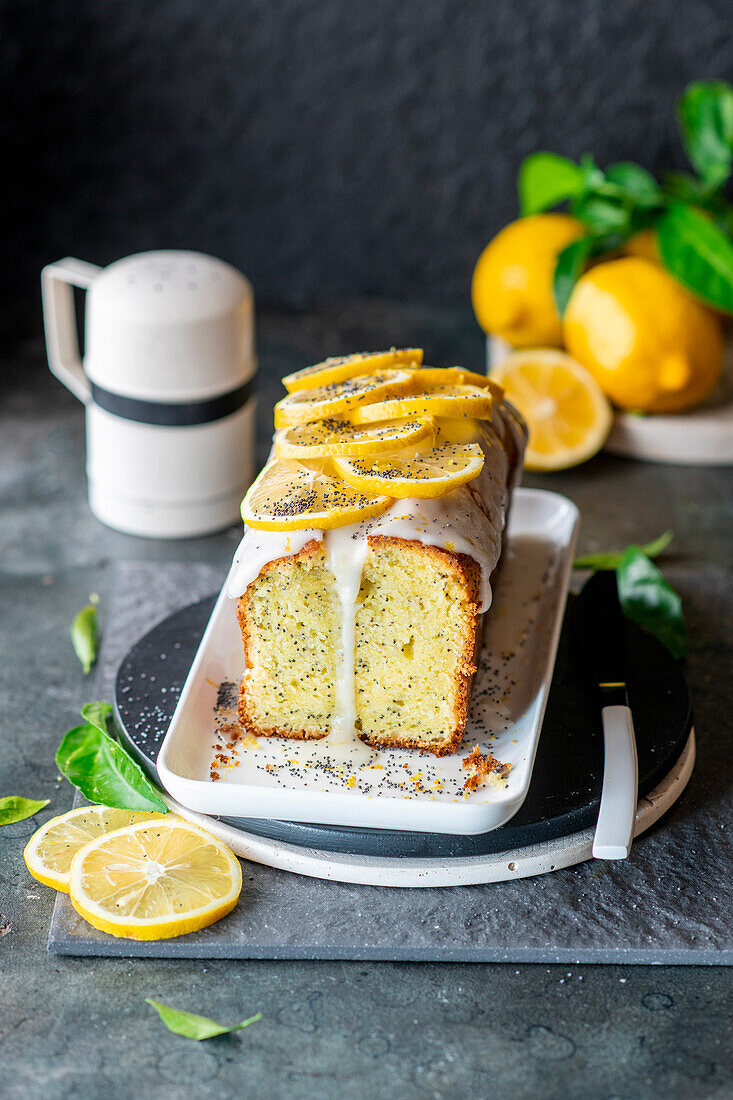 Lemon poppy seed cake