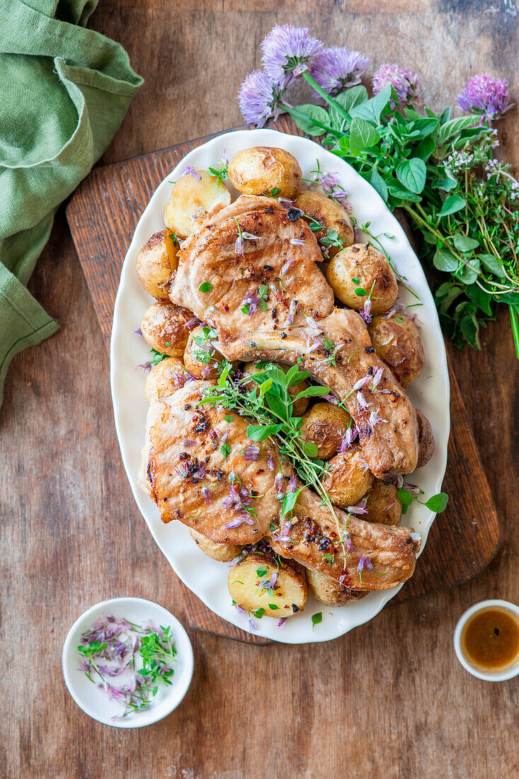 Schweinekoteletts mit Kartoffeln