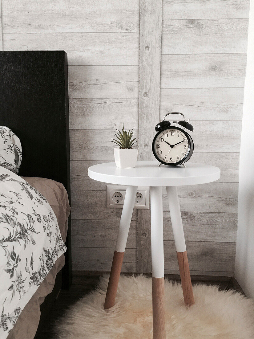 Bedside table redesigned with dip dye technique