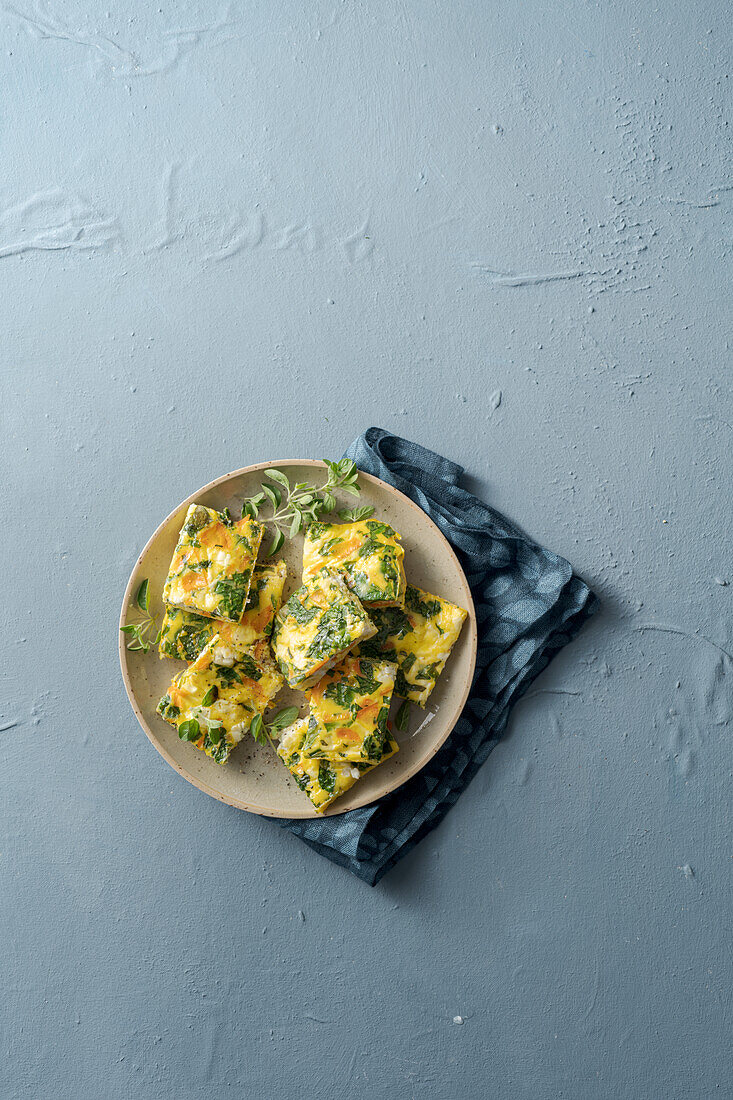 Frittata al forno mit Gemüse und Feta