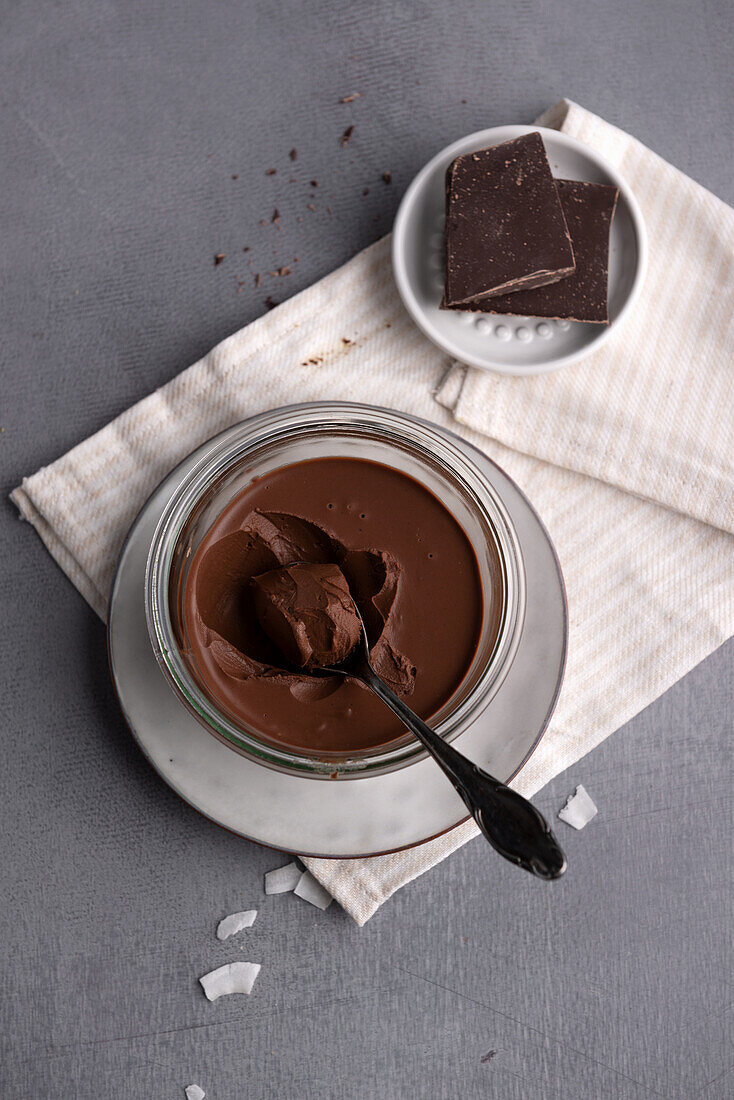 Vegan coconut-chocolate spread