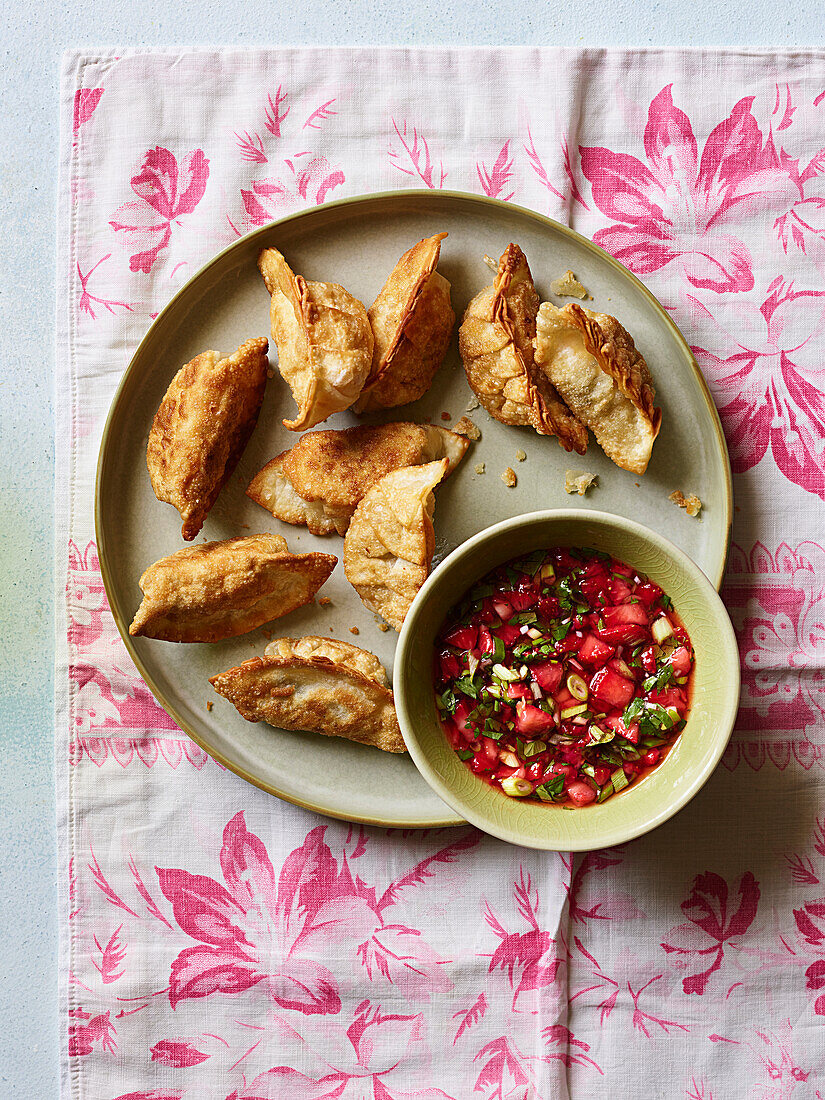 Fried wantons with strawberry chilli dipping sauce