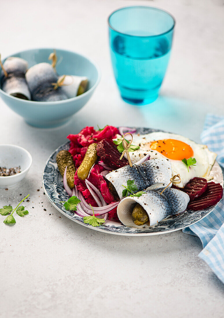 Labskaus with gherkins, rollmops and fried egg