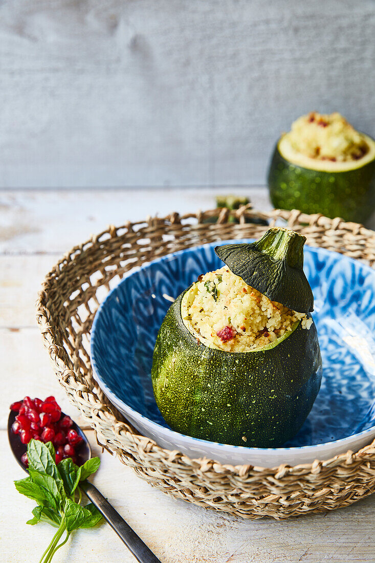 Gefüllte runde Zucchini mit Couscous