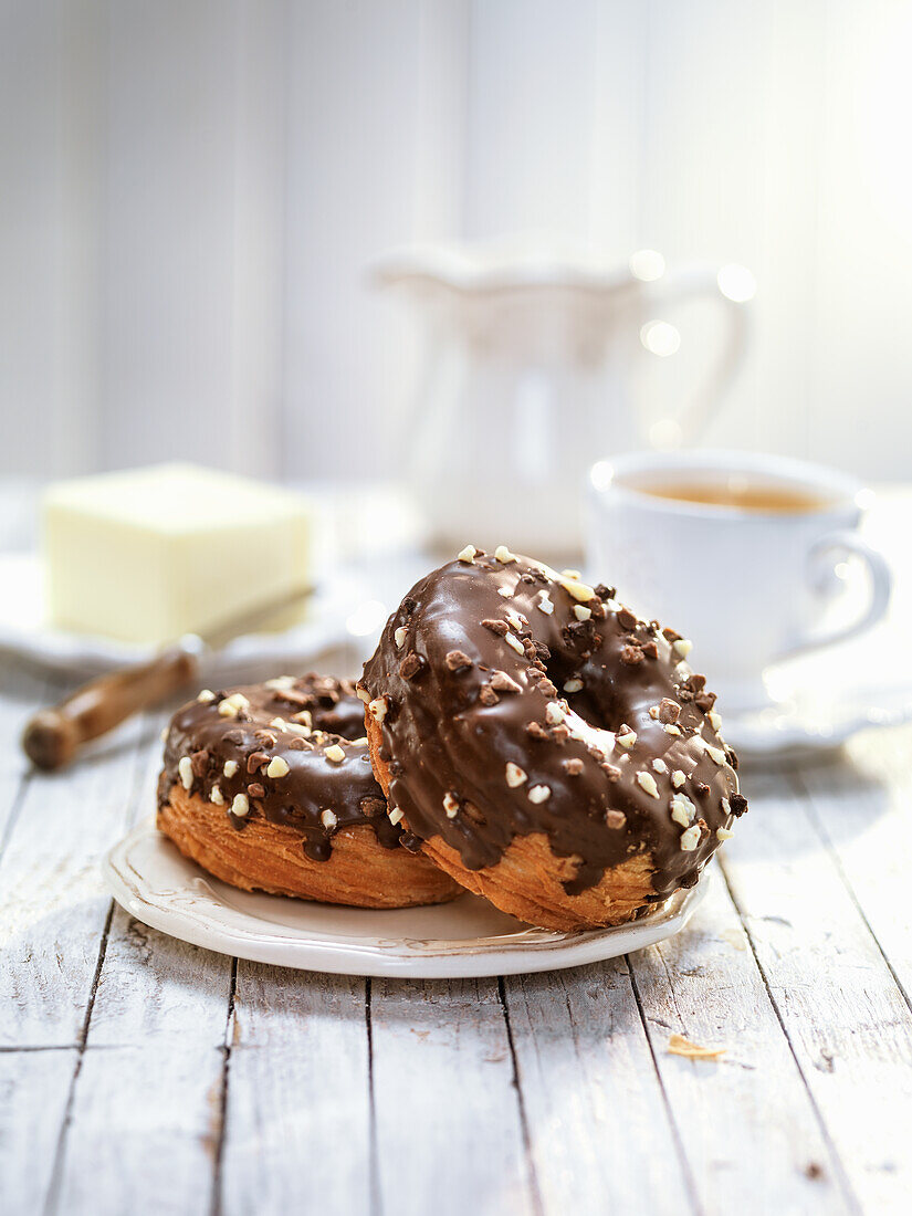 Croissant-Doughnuts mit Schokolade