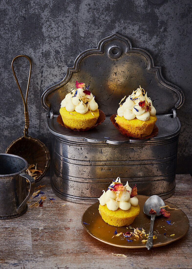 Golden Milk Mini Cupcakes