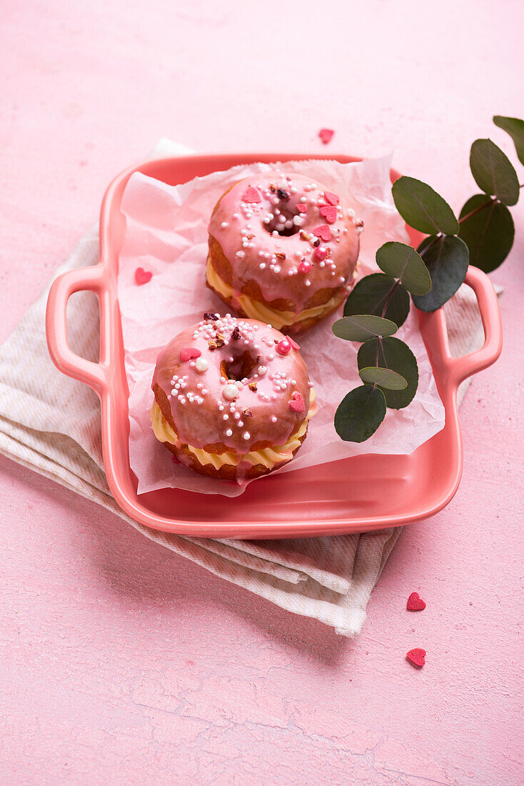 Donuts gefüllt mit veganer Vanillebuttercreme