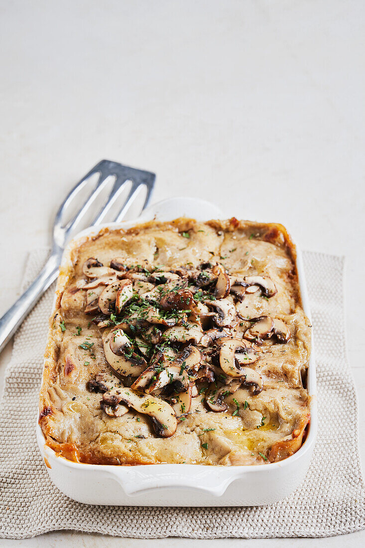 Vegane Buchweizen-Lasagne mit Pilz- Sellerie-Béchamel