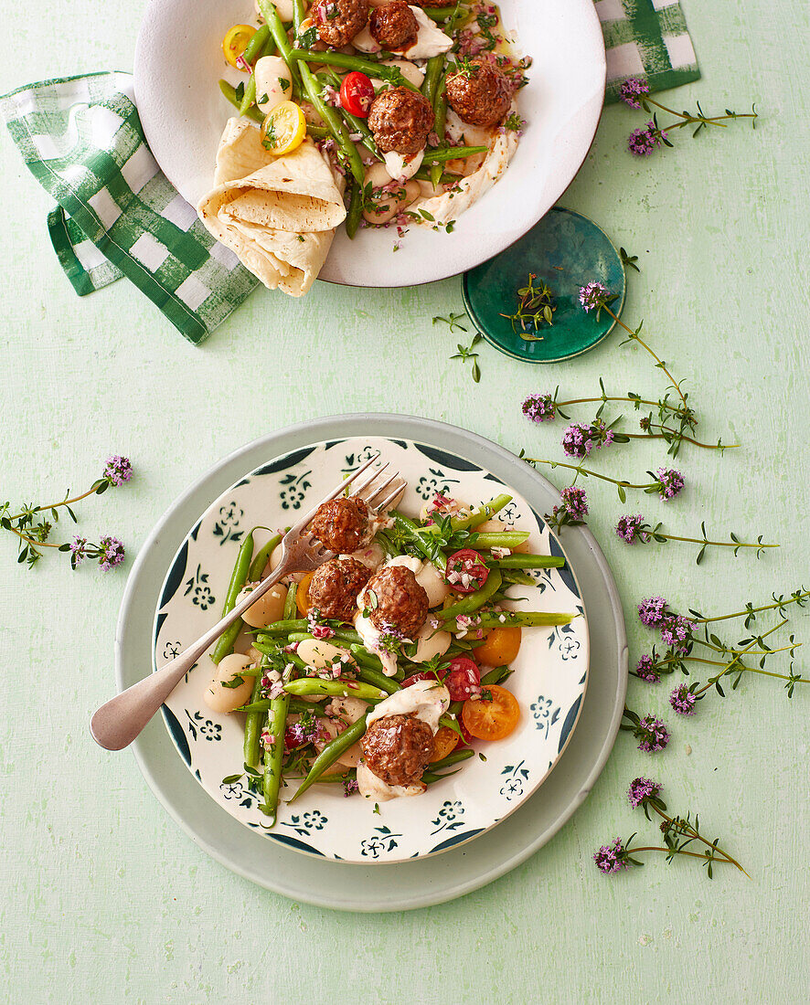 Kichererbsen-Bohnensalat mit Fleischklößchen