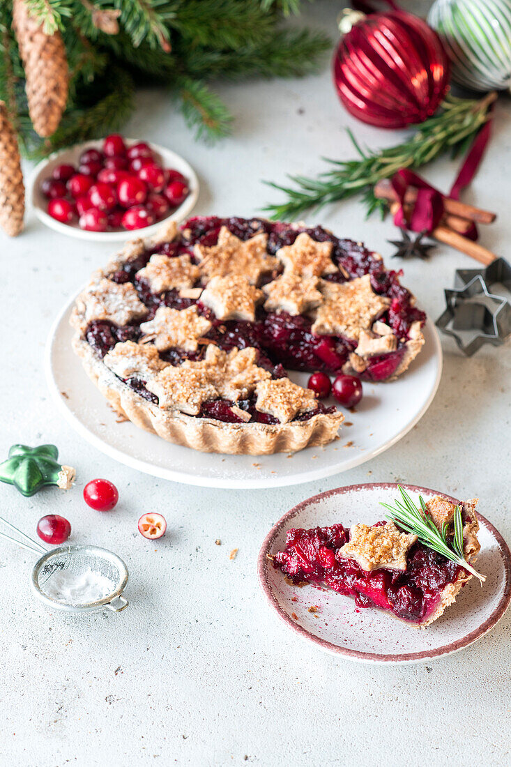 Christmas cranberry pie