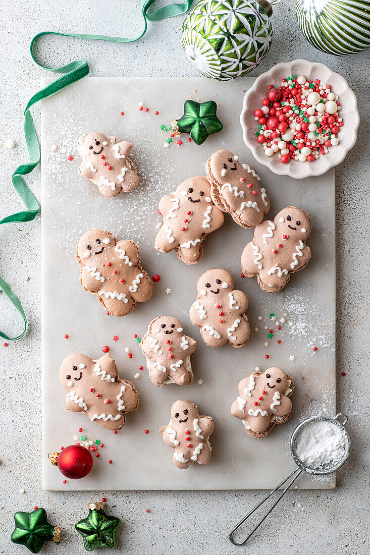 Gingerbread men macarons