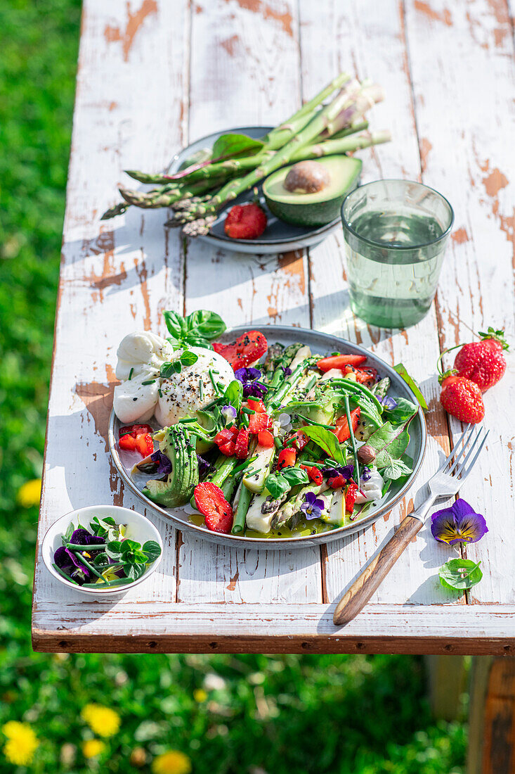 Asparagus and strawberry salad with burrata