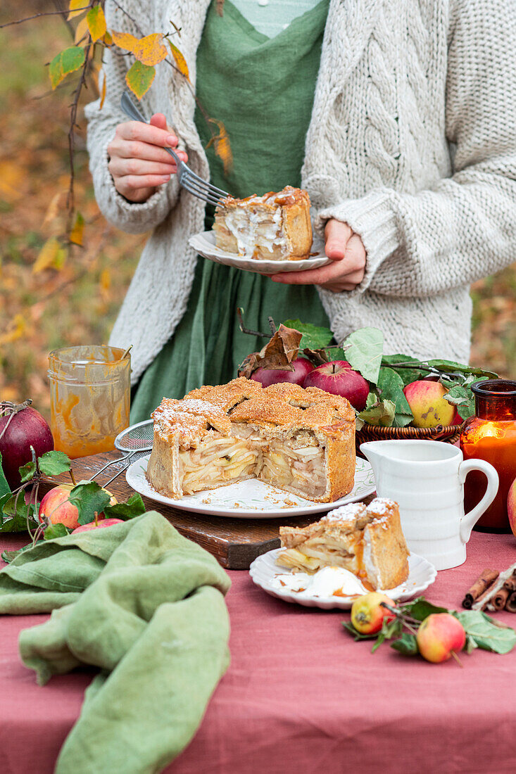 Apfel-Pie mit Vanillesauce