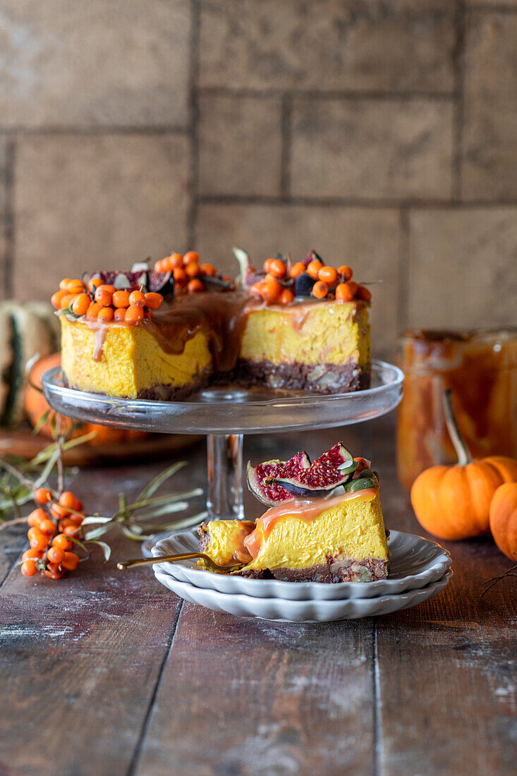 Pumpkin cheesecake with cookie base