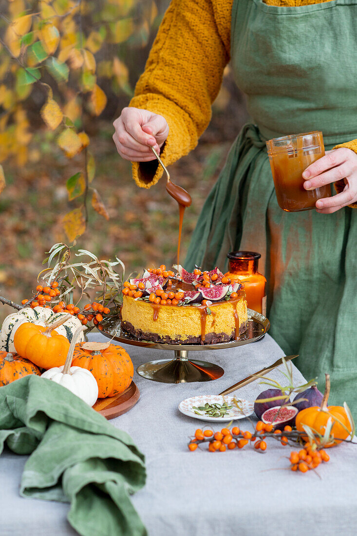 Pumpkin cheesecake with cookie base