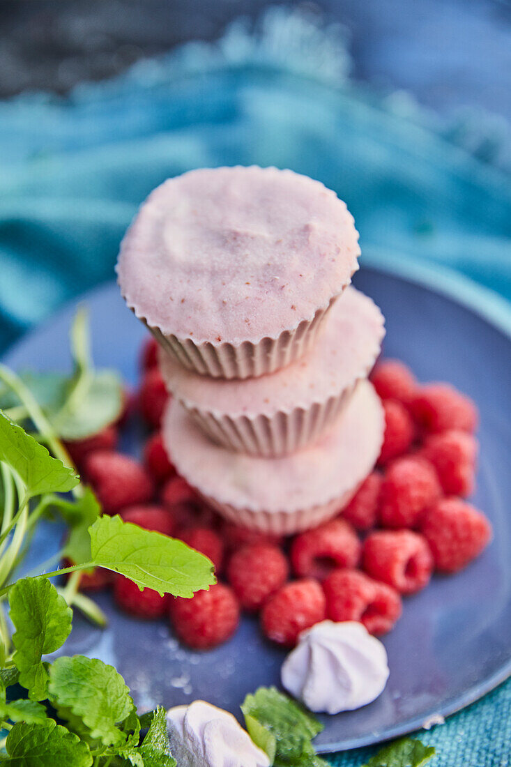 Himbeer-Cheesecake aus Muffinförmchen