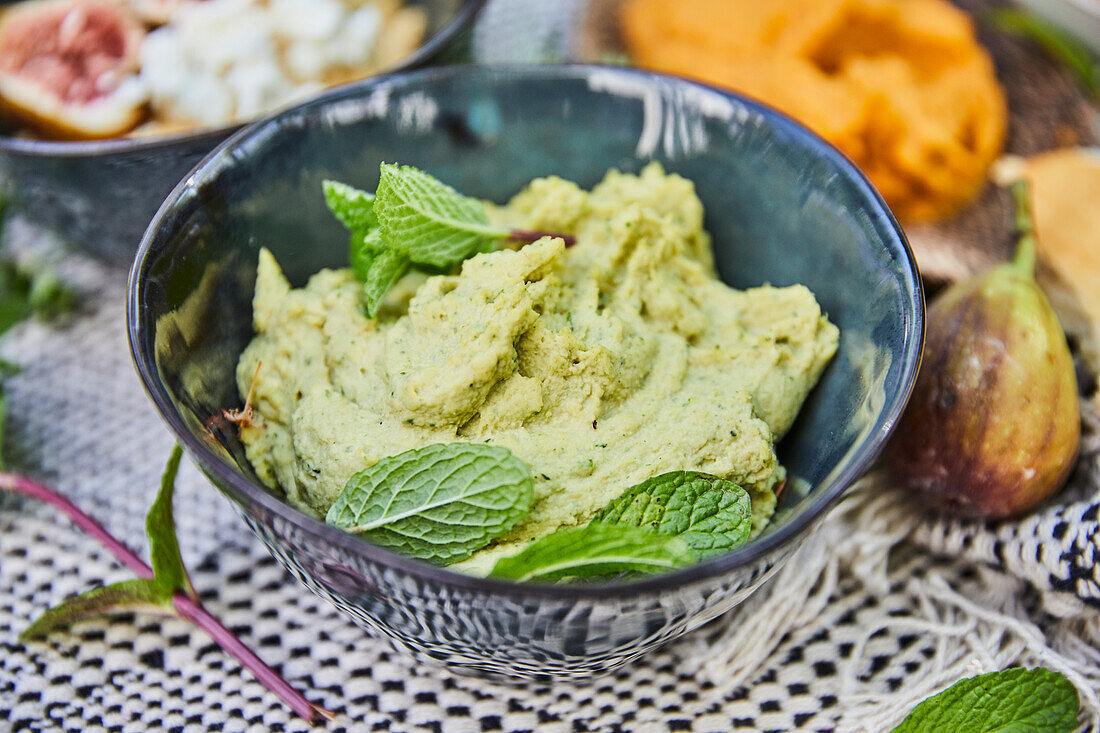 Kräuter-Hummus