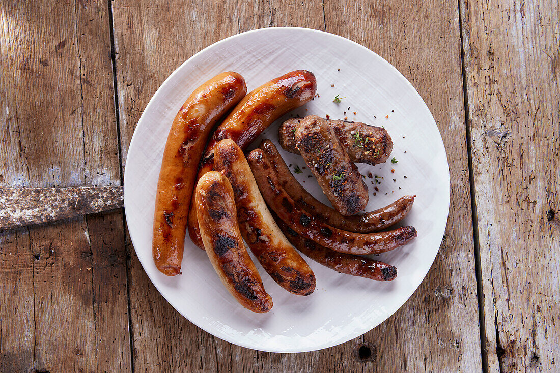 Grill plate with various grilled sausages