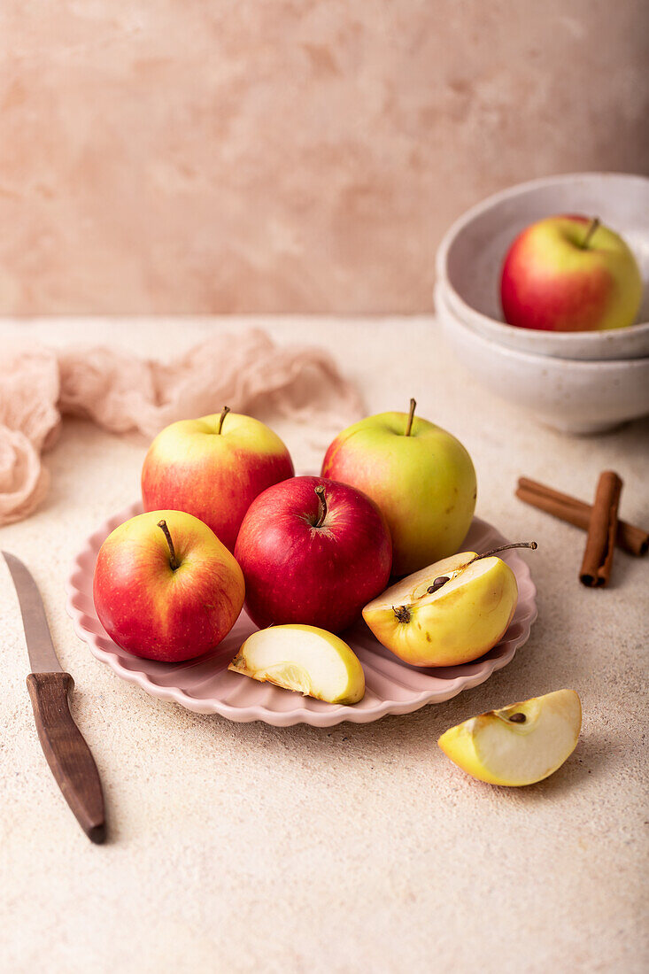 Apples, whole and sliced