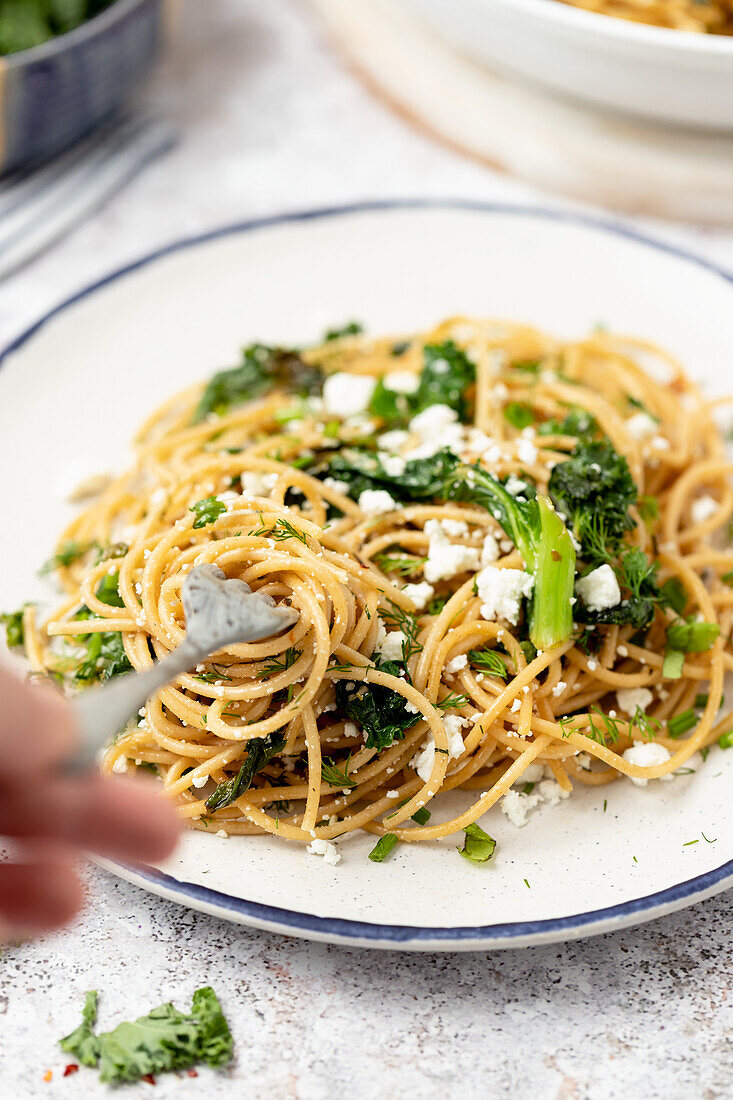 Spaghetti with kale, dill, spring onions and feta