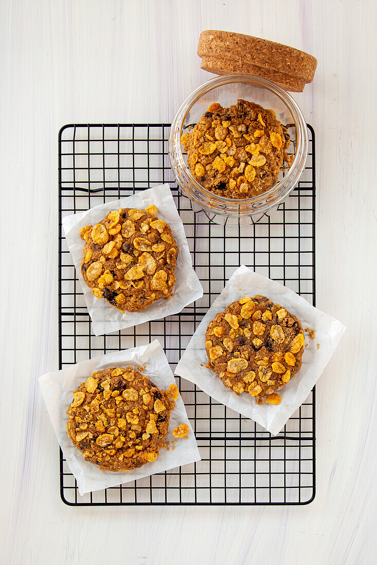 Müsli-Cookies mit Cornflakekruste aus der Mikrowelle