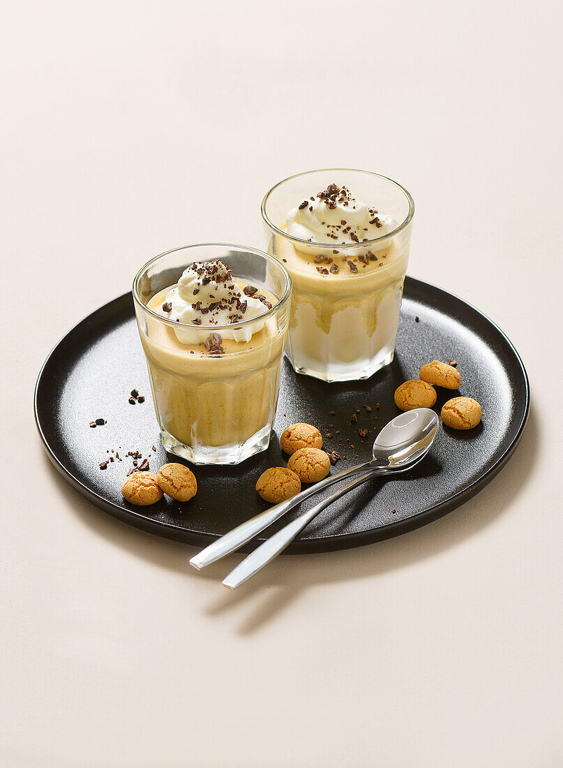 Cappuccino-Parfait mit Amarettini