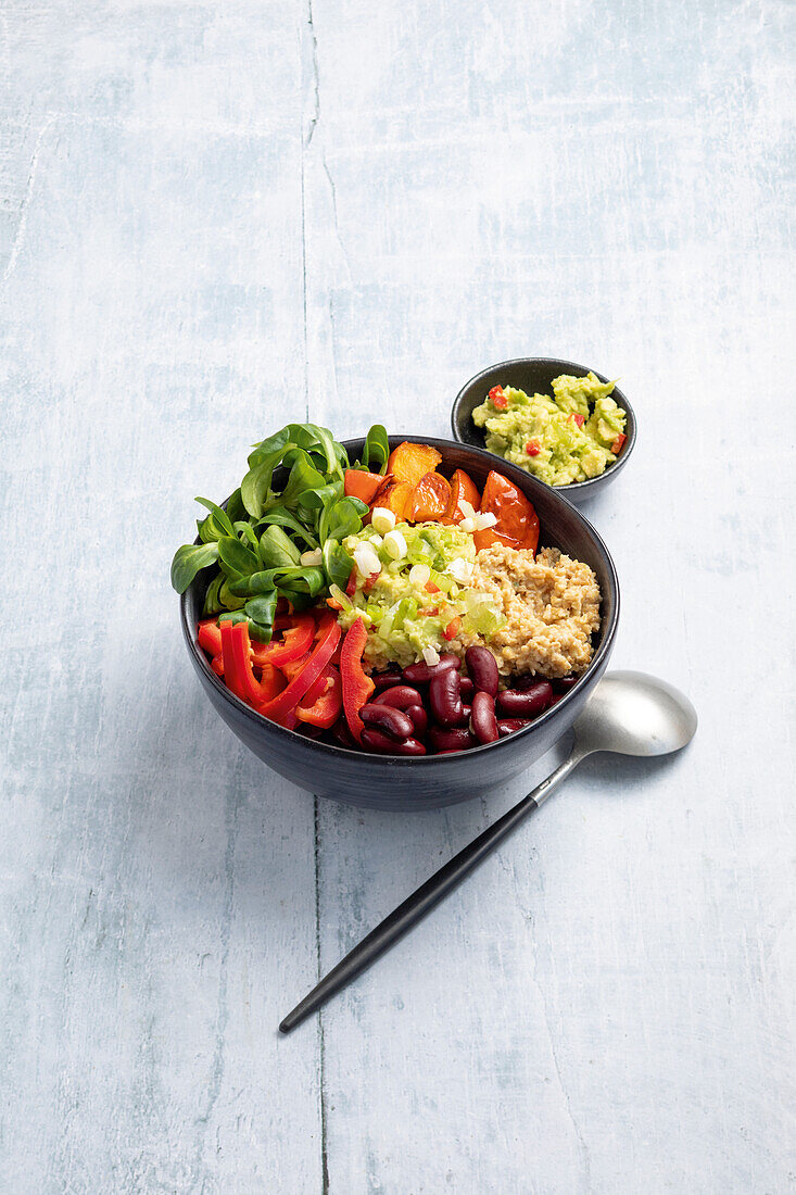 Buddha Bowl with oats and guacamole