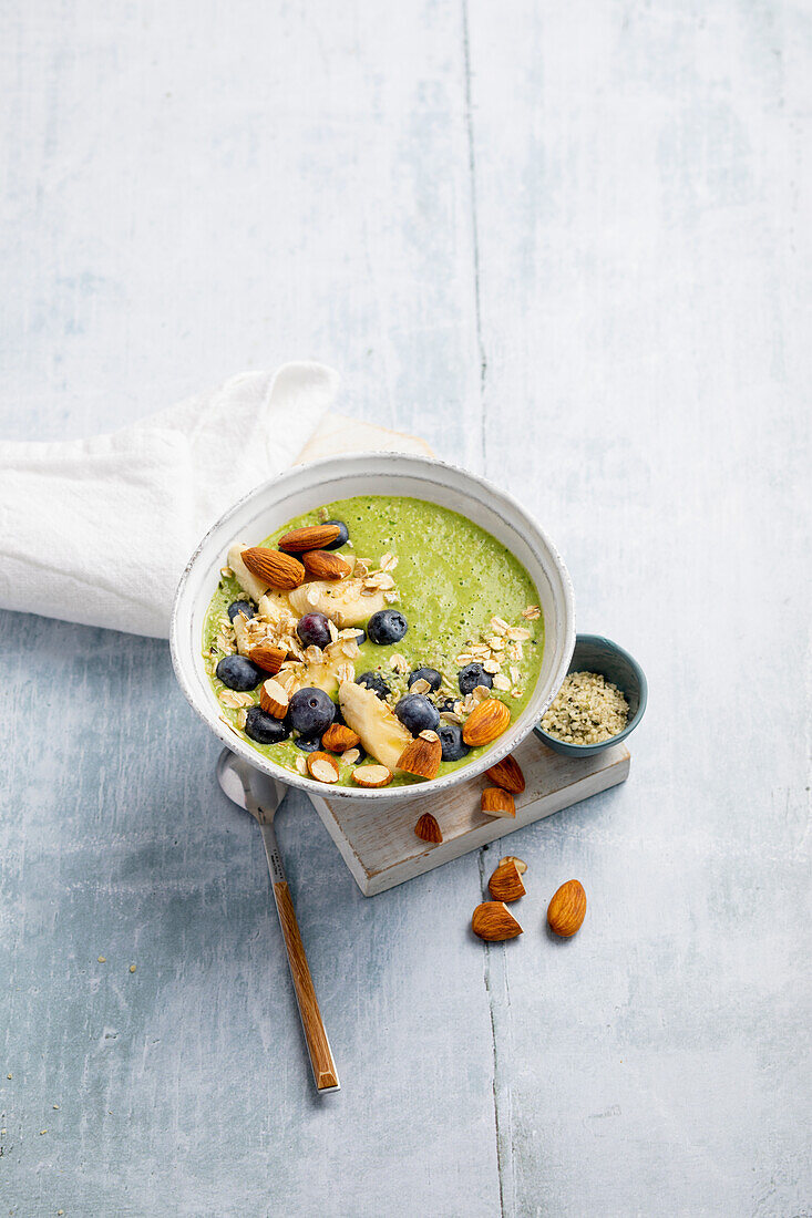 Green smoothie bowl with oats
