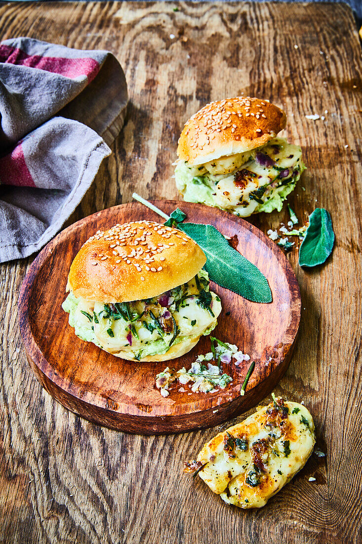 Mini halloumi burgers