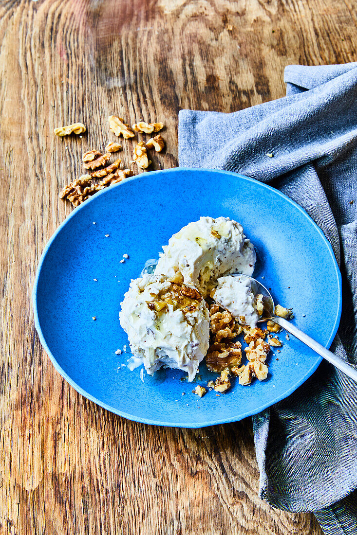 Walnut ice cream