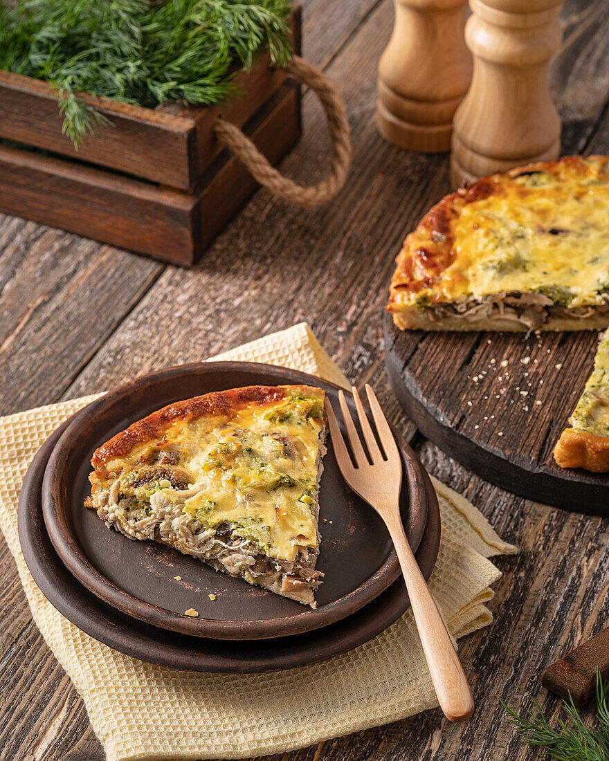 Hähnchen-Quiche mit Pilzen und Käse