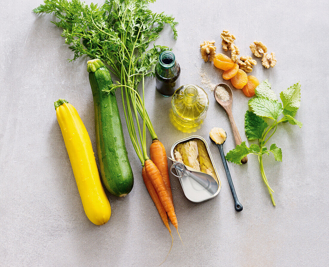 Zutaten für Makrelenfilets auf Zucchini-Möhren-Rohkost