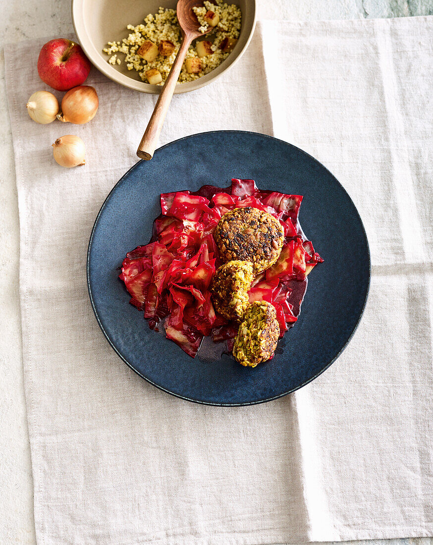 Pink Bavarian cabbage with seed patties and apple millet