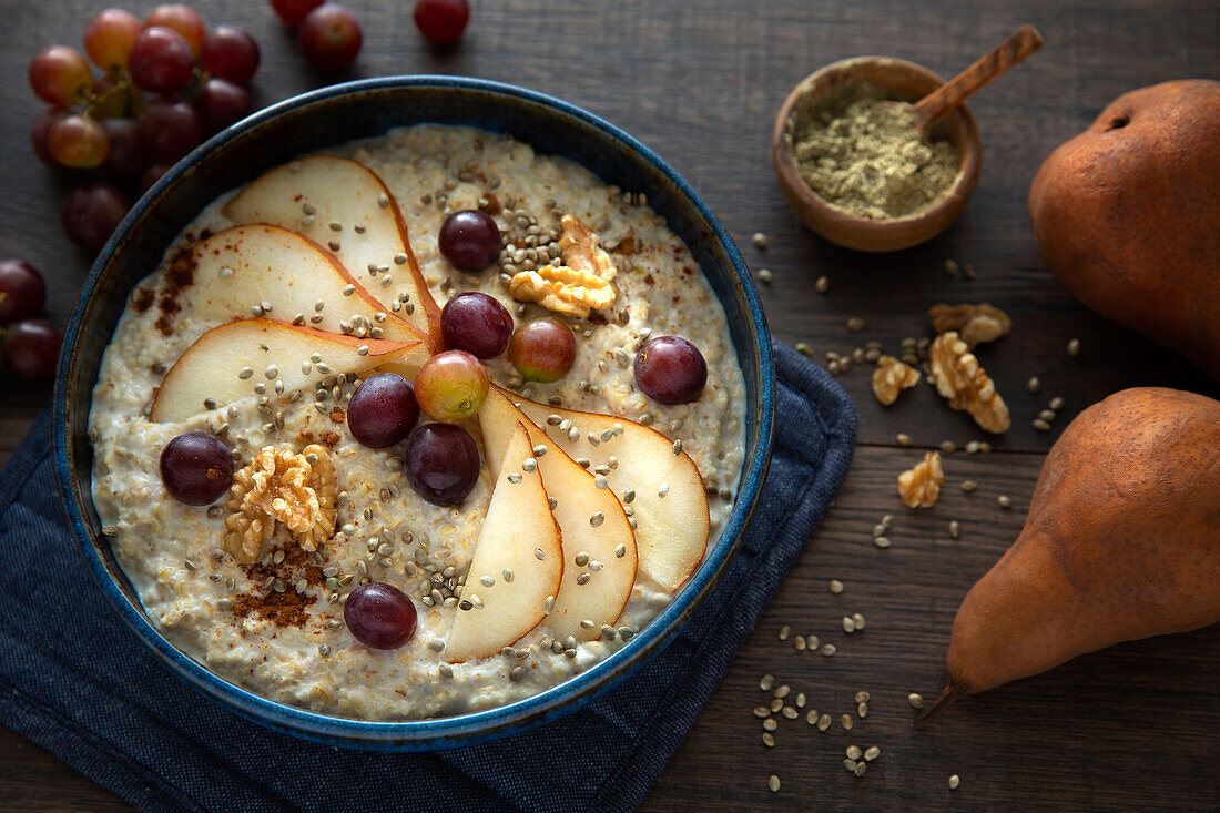 Creamy porridge with Greek yogurt, hemp seeds, pears and grapes