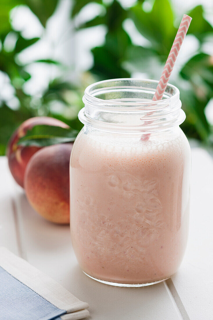 Peach and strawberry crumble smoothie
