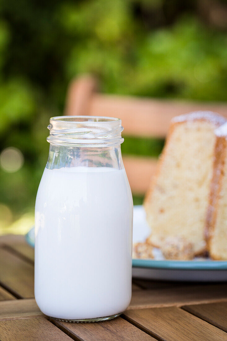 Milch und Vanille-Gugelhupf