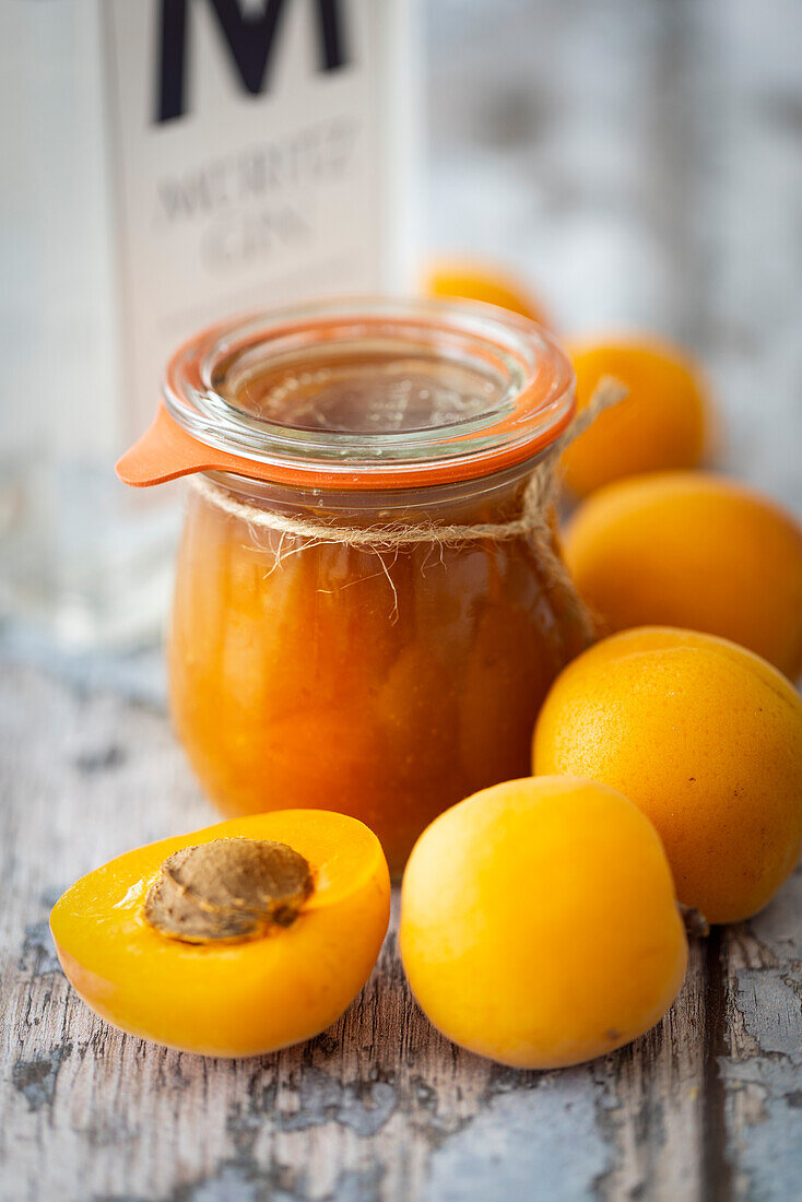 Apricot jam with gin, vegan