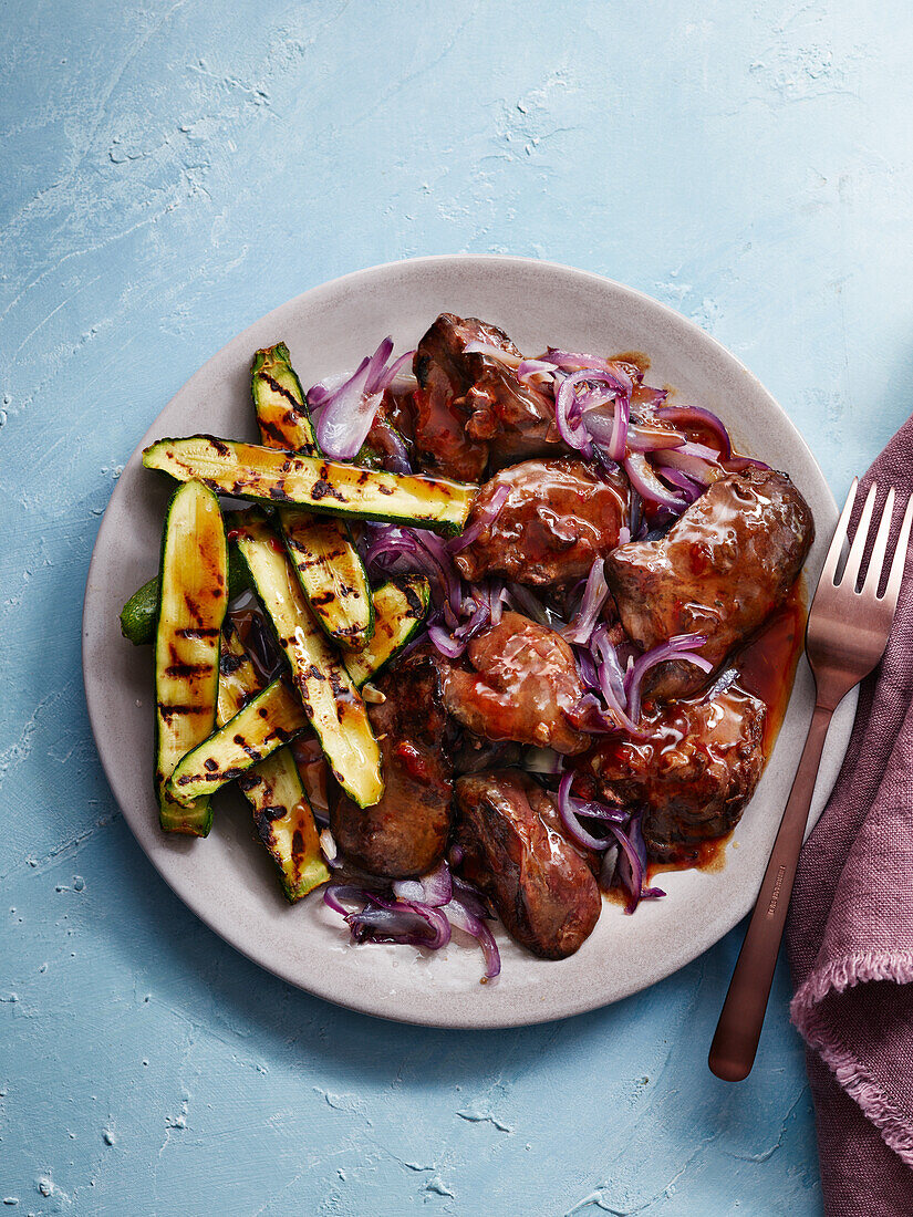 Hot chili chicken liver with red onions and zucchini
