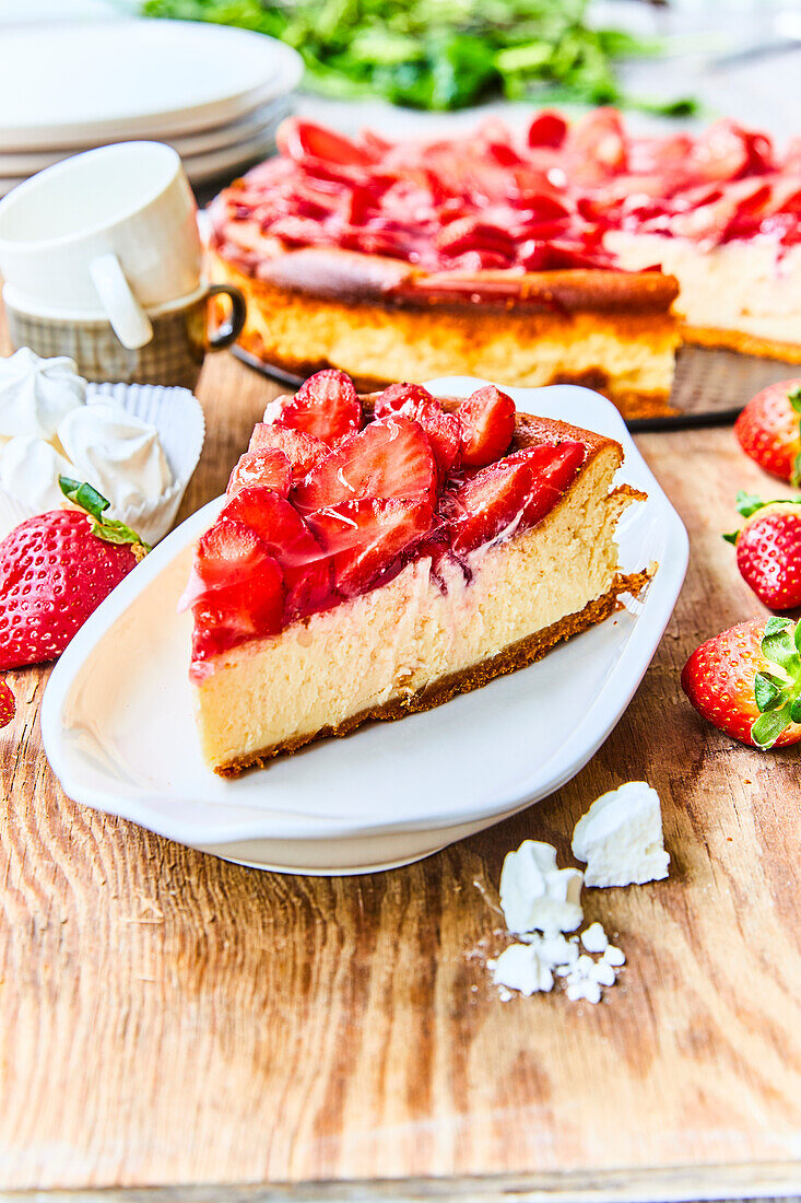 Strawberry whirl-shaped cheesecake