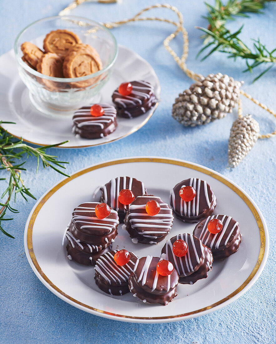 Einfache Schokoladenplätzchen zu Weihnachten