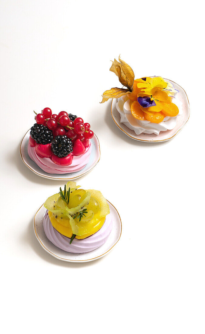 Mini-Pavlova-Variationen mit Früchten