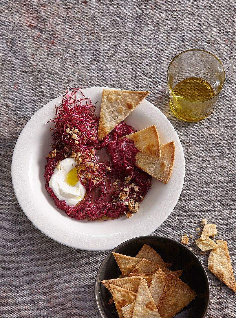 Beetroot hummus