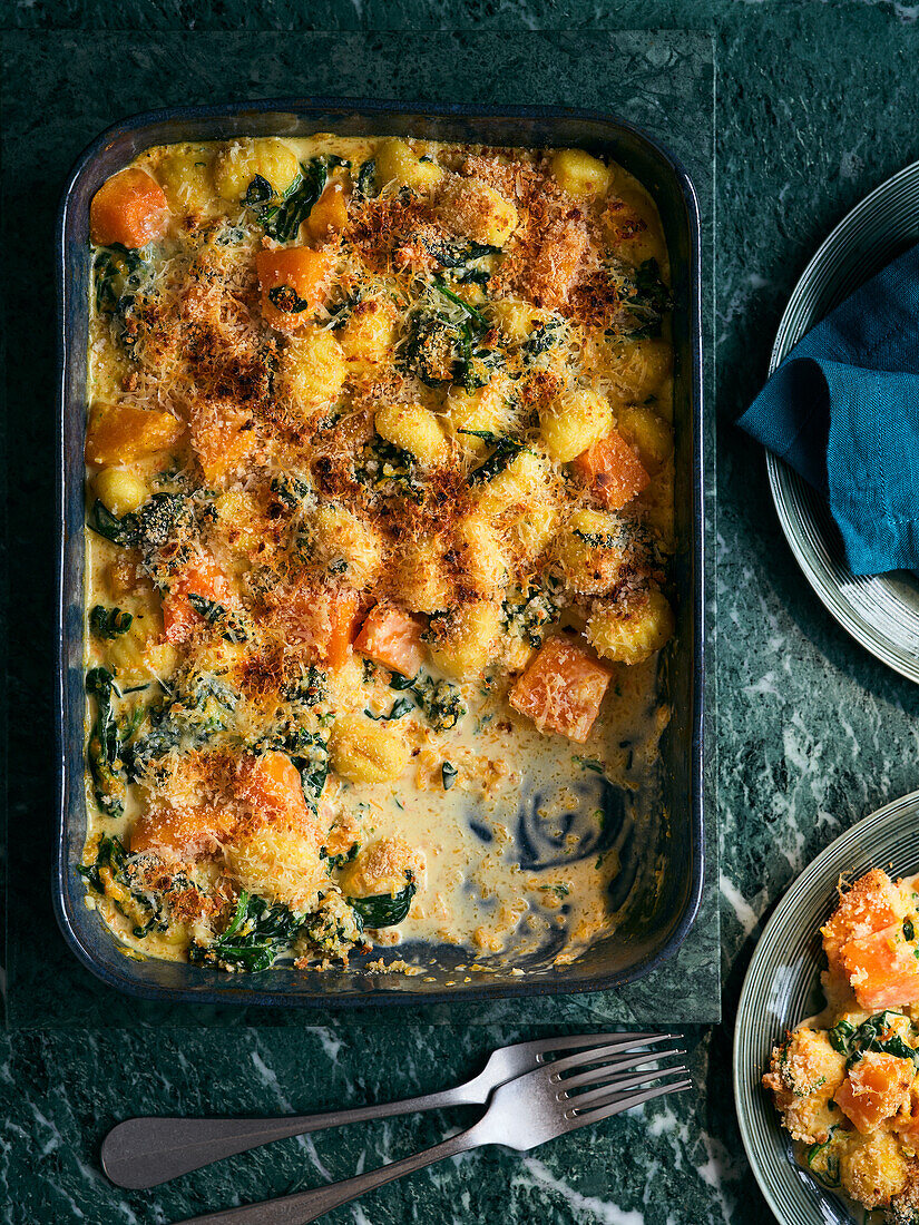 Cremig gebackene Gnocchi mit Kürbis und Spinat