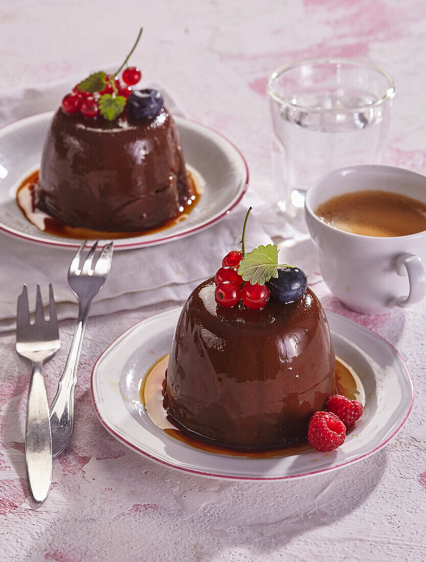 Mocha dessert with berries