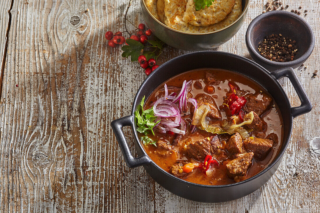 Beef goulash from the oven with rösti