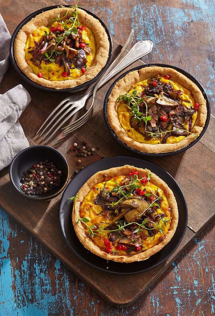 Bolete mushroom tarts with thyme