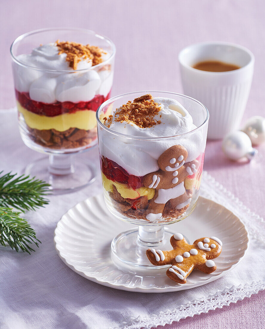 Mini Trifle Cup with Gingerbread Cookies