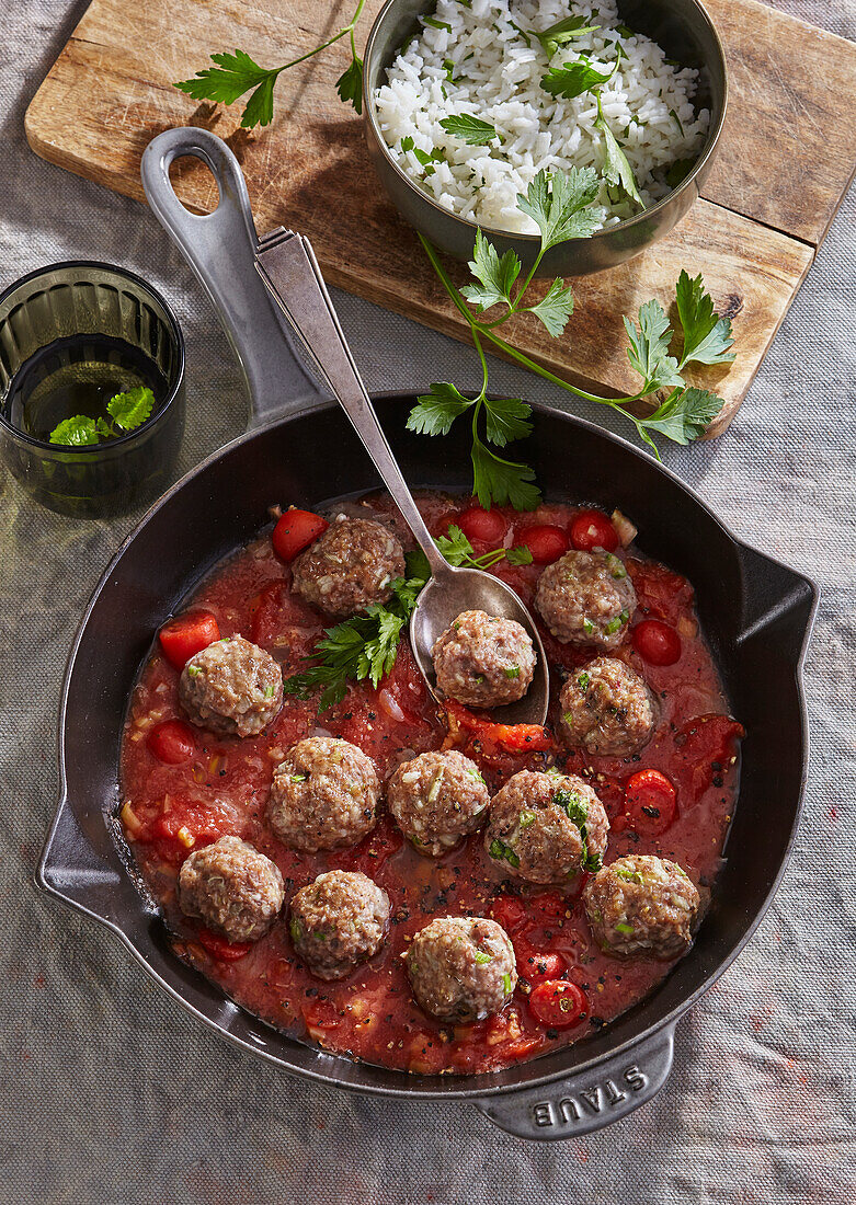 Fleischbällchen in Tomatensauce